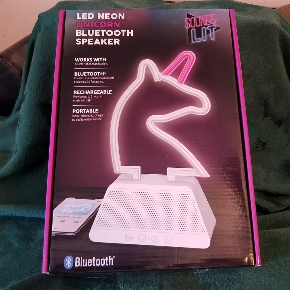 NIB  LED unicorn Bluetooth speaker